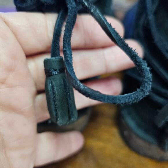 Baffin Indie Pure Black Suede Flat Slip On Ankle Boots Tassel Laces Boho 7 EUC - Picture 9 of 12